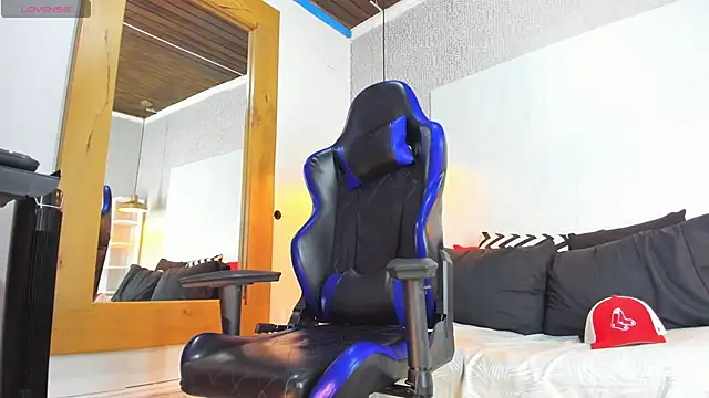 Snapshot of Dusan_Grey77 chatting on 02.13.26 Dusan Grey77 online show from 02.13.26