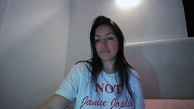 Snapshot of Yulian_Milf chatting on 03.05.26 Yulian Milf online show from 03.05.26