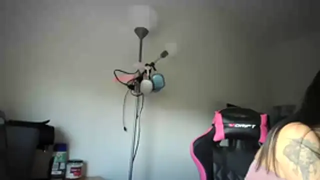 Snapshot of Yulian_Milf chatting on 03.08.26 Yulian Milf online show from 03.08.26