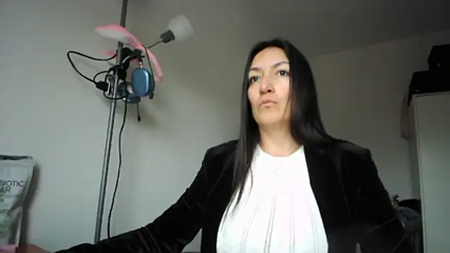 Snapshot of Yulian_Milf chatting on 03.11.26 Yulian Milf online show from 03.11.26