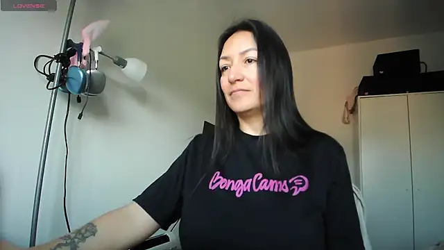 Snapshot of Yulian_Milf chatting on 03.21.26 Yulian Milf online show from 03.21.26