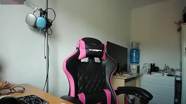 Snapshot of Yulian_Milf chatting on 04.01.26 Yulian Milf online show from 04.01.26