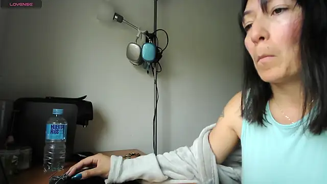 Snapshot of Yulian_Milf chatting on 04.12.26 Yulian Milf online show from 04.12.26