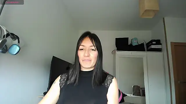 Snapshot of Yulian_Milf chatting on 05.02.26 Yulian Milf online show from 05.02.26