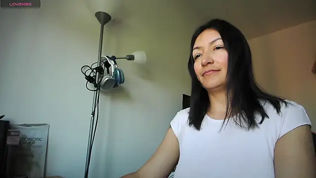 Snapshot of Yulian_Milf chatting on 05.28.26 Yulian Milf online show from 05.28.26