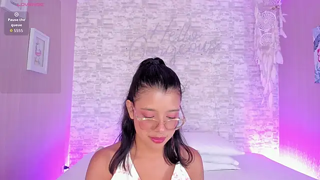 Olivia Lane online show from 02.04.26