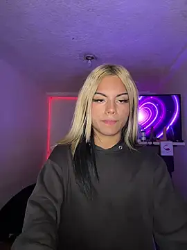 Snapshot of andyy_x chatting on 02.08.26 andyy x online show from 02.08.26