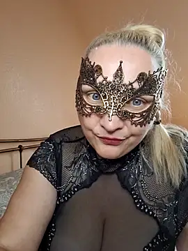 MaskedQueen77 online show from 06.12.26