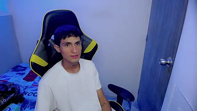 Akyra latinn online show from 02.26.26