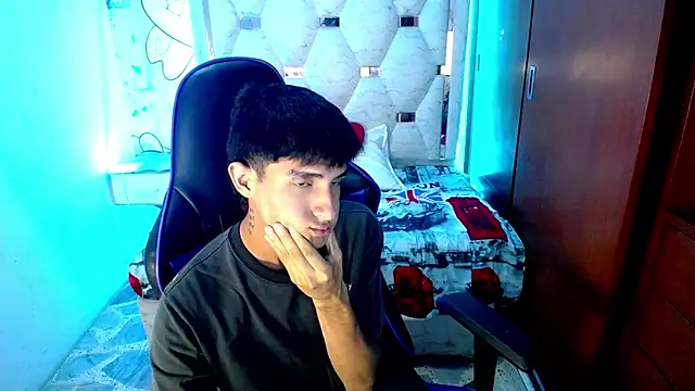 Akyra latinn online show from 03.30.26