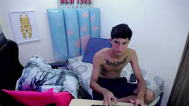 Akyra latinn online show from 04.16.26