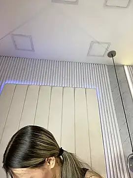 JuliaColemann online show from 02.08.26