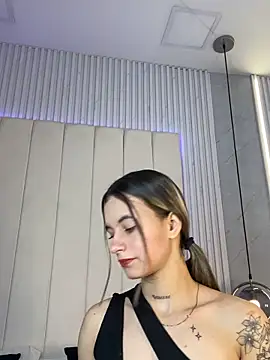 JuliaColemann online show from 03.03.26