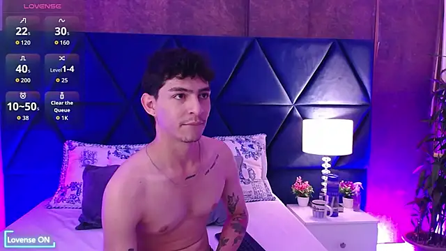 Logan Woods online show from 02.11.26