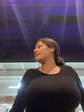 Snapshot of lizzy_luminair chatting on 02.04.26 lizzy luminair online show from 02.04.26