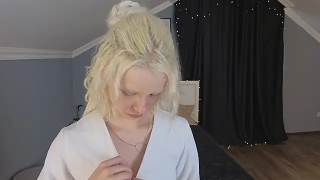 Naomi Demio online show from 02.22.26