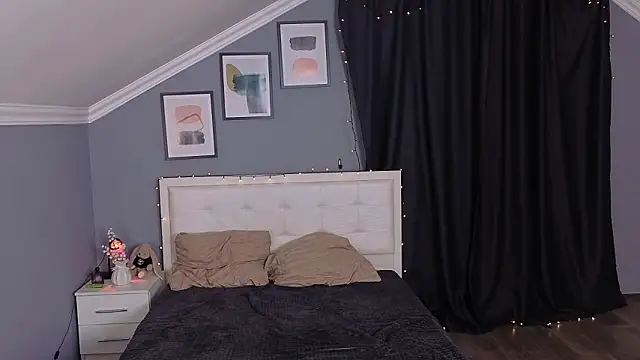 Naomi Demio online show from 03.04.26