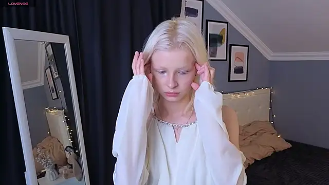 Naomi Demio online show from 03.25.26