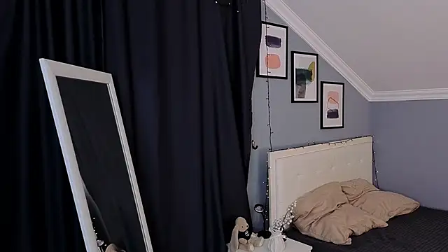 Naomi Demio online show from 03.26.26