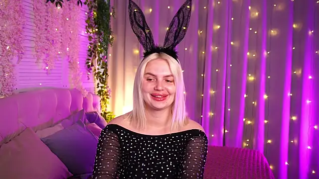 Snapshot of AmeliaWeells chatting on 06.19.26 AmeliaWeells online show from 06.19.26