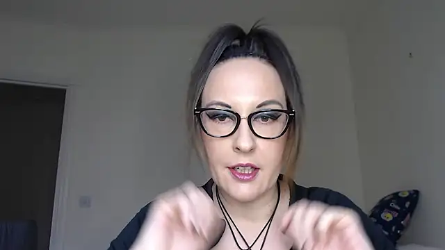 Snapshot of PsychicDominatrix chatting on 02.01.26 PsychicDominatrix online show from 02.01.26