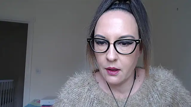 Snapshot of PsychicDominatrix chatting on 03.24.26 PsychicDominatrix online show from 03.24.26