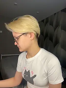 LuunaDorean online show from 02.13.26