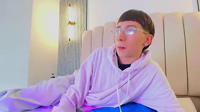 lian cameron online show from 04.20.26