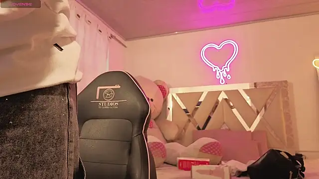 SABRIINA TAY online show from 04.04.26