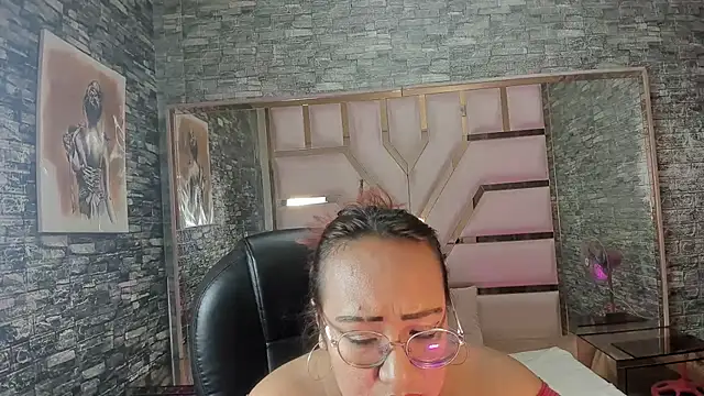 Shara Oz online show from 04.11.26