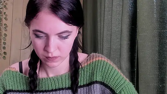 reze daisies online show from 04.19.26