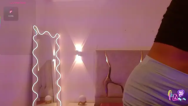 Snapshot of TINY_TAY chatting on 02.13.26 TINY TAY online show from 02.13.26