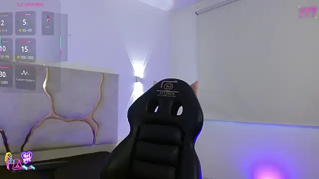 Snapshot of TINY_TAY chatting on 02.16.26 TINY TAY online show from 02.16.26