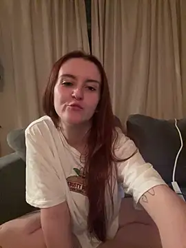 Snapshot of PoppySlut6999 chatting on 02.10.26 PoppySlut6999 online show from 02.10.26