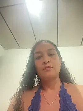 Snapshot of Rosalinda_77 chatting on 05.18.26 Rosalinda 77 online show from 05.18.26