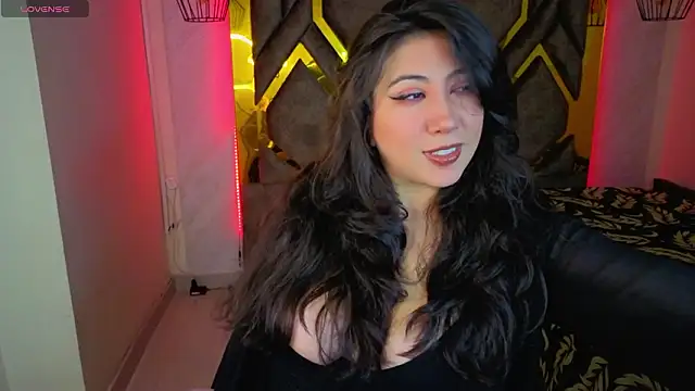 Luvienne online show from 03.12.26