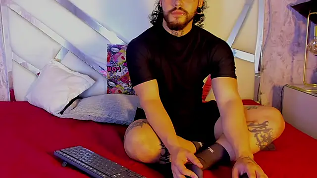 Snapshot of Benny_and_Mark chatting on 02.08.26 Benny and Mark online show from 02.08.26