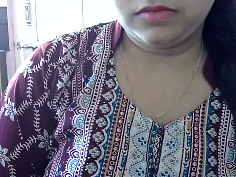 Snapshot of Cute_Aliyaa chatting on 04.22.26 Cute Aliyaa online show from 04.22.26