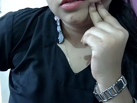 Snapshot of Cute_Aliyaa chatting on 04.26.26 Cute Aliyaa online show from 04.26.26