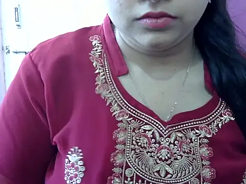Snapshot of Cute_Aliyaa chatting on 05.03.26 Cute Aliyaa online show from 05.03.26