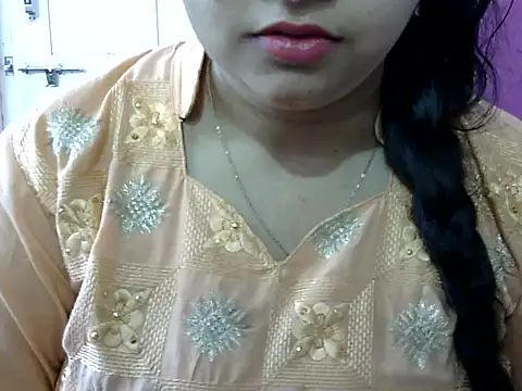 Snapshot of Cute_Aliyaa chatting on 05.07.26 Cute Aliyaa online show from 05.07.26