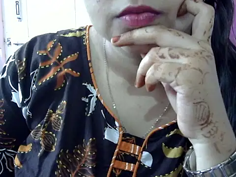 Snapshot of Cute_Aliyaa chatting on 05.15.26 Cute Aliyaa online show from 05.15.26