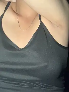 Snapshot of Hoa-tuylip chatting on 02.15.26 Hoa-tuylip online show from 02.15.26