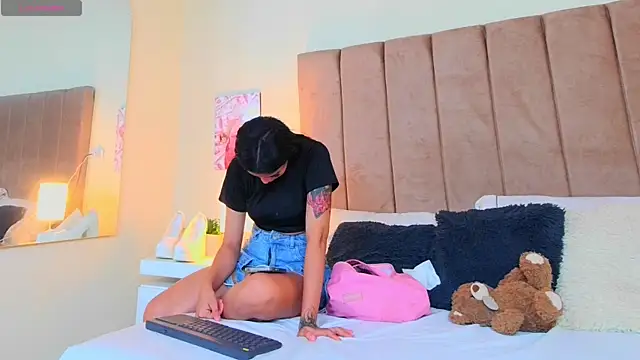 LANA LARSEN online show from 04.21.26