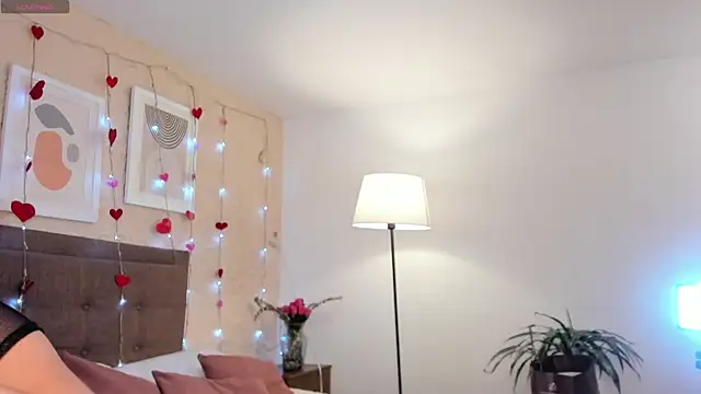 Snapshot of SalomeStorm_ chatting on 02.22.26 SalomeStorm online show from 02.22.26