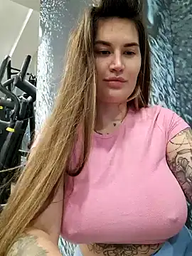 Snapshot of TattooGirlAlia chatting on 12.25.24 TattooGirlAlia online show from 12.25.24