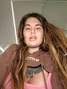 Snapshot of TattooGirlAlia chatting on 01.10.25 TattooGirlAlia online show from 01.10.25