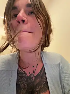 Snapshot of TattooGirlAlia chatting on 10.02.25 TattooGirlAlia online show from 10.02.25