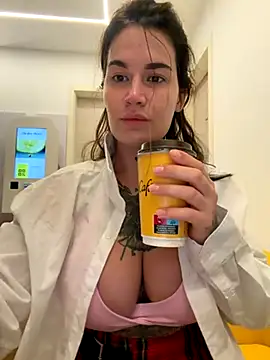 Snapshot of TattooGirlAlia chatting on 10.03.25 TattooGirlAlia online show from 10.03.25