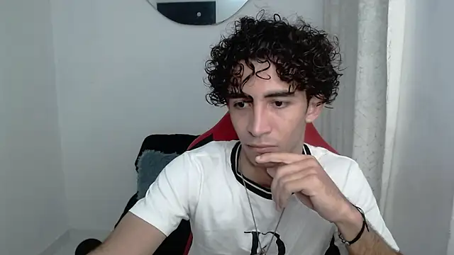 Snapshot of Caius_fox chatting on 02.04.26 Caius fox online show from 02.04.26